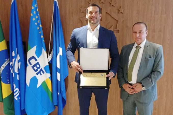 Presidente da CBF recebe homenagem da ABRACE