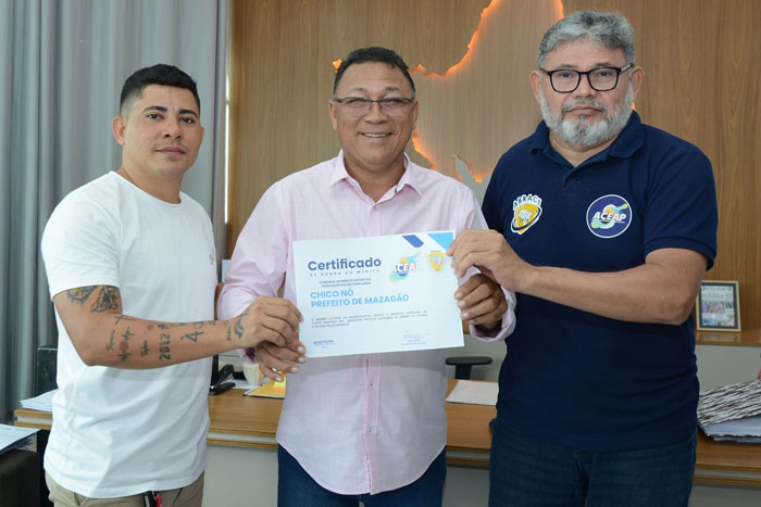 Prefeito Chico Nó recebe certificado de Honra ao Mérito da Abrace