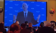 Presidente da FIFA, Gianni Infantino, fala aos cronistas esportivos no Congresso de Marrocos